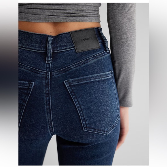 Express High Waisted Dark Wash Raw Hem '90s Slim Jeans NEW size 0 - Picture 3 of 5